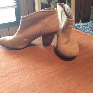 ‼️$10 SALE‼️ OBO Tan report booties
